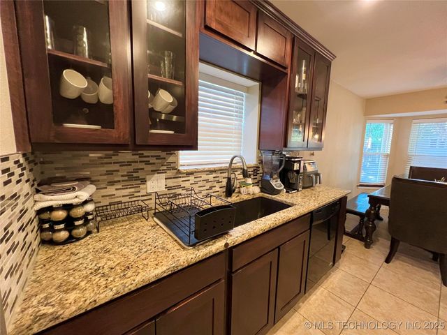 1715 N Butternut Court, Broken Arrow, OK 74012