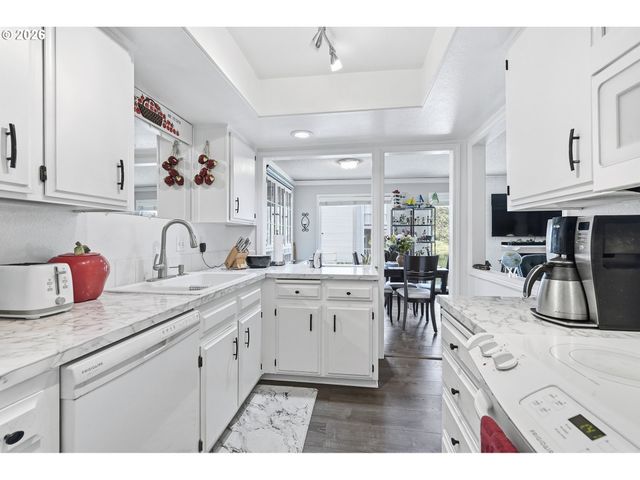 31955 Sw CHARBONNEAU Dr, Wilsonville, OR 97070