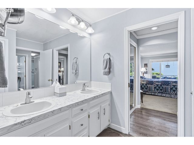 31955 Sw CHARBONNEAU Dr, Wilsonville, OR 97070