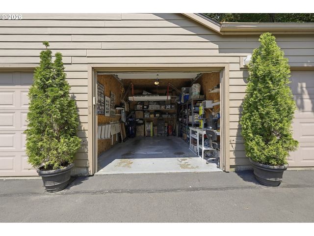 31955 Sw CHARBONNEAU Dr, Wilsonville, OR 97070