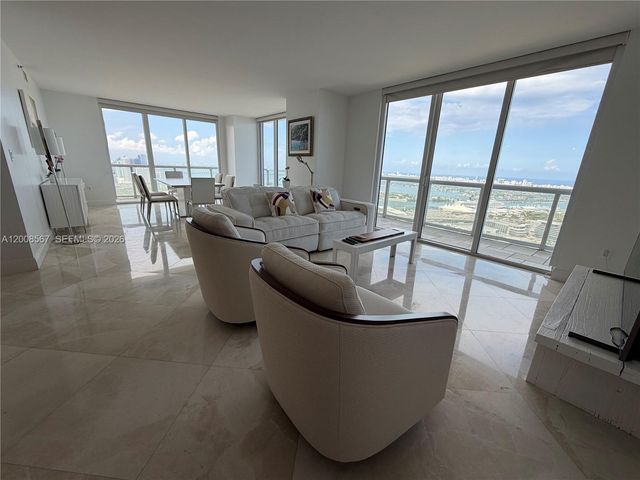 50 Biscayne Blvd 5402, Miami, FL 33132