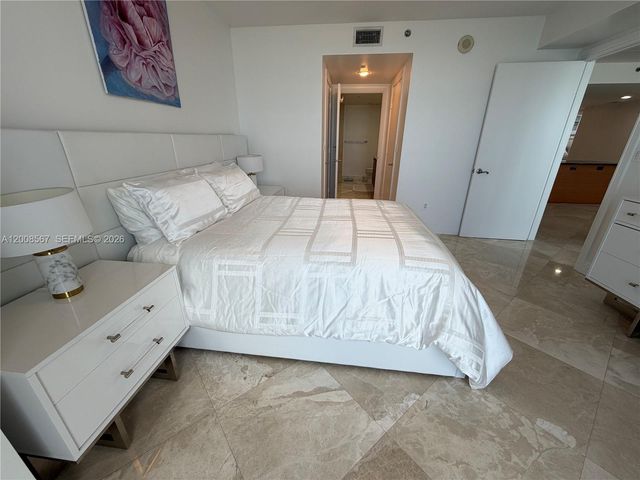50 Biscayne Blvd 5402, Miami, FL 33132