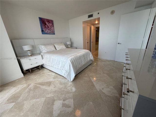 50 Biscayne Blvd 5402, Miami, FL 33132