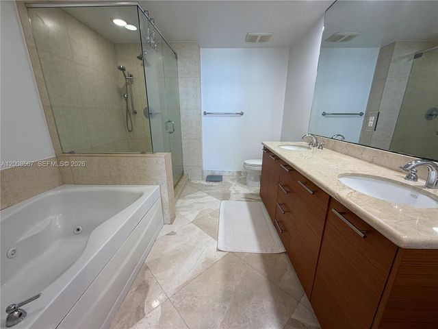 50 Biscayne Blvd 5402, Miami, FL 33132