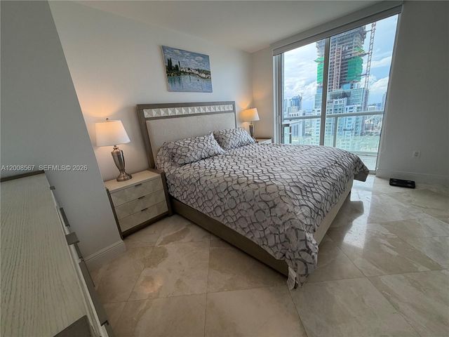 50 Biscayne Blvd 5402, Miami, FL 33132