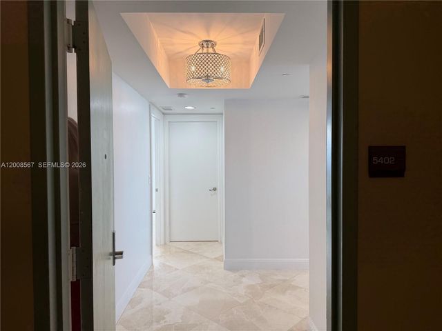 50 Biscayne Blvd 5402, Miami, FL 33132