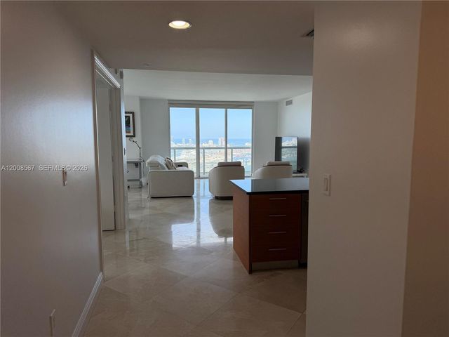 50 Biscayne Blvd 5402, Miami, FL 33132