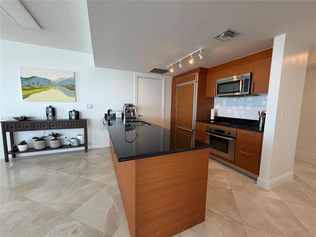 50 Biscayne Blvd 5402, Miami, FL 33132