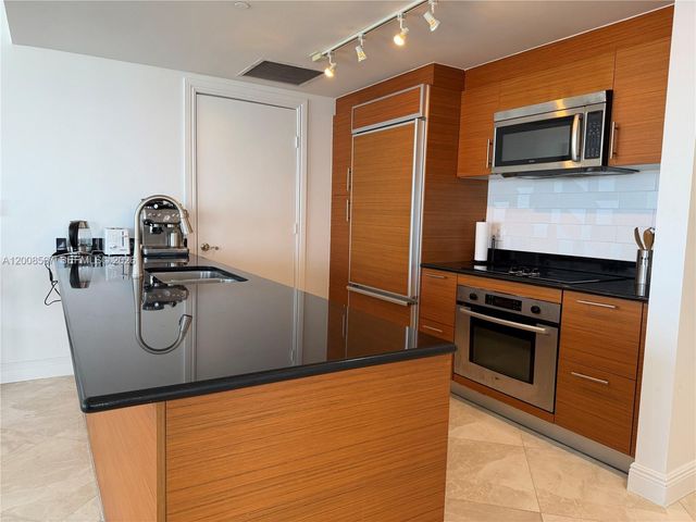 50 Biscayne Blvd 5402, Miami, FL 33132