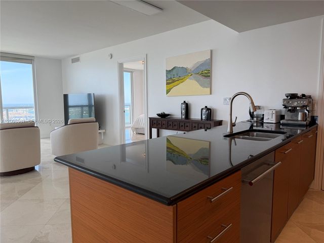 50 Biscayne Blvd 5402, Miami, FL 33132
