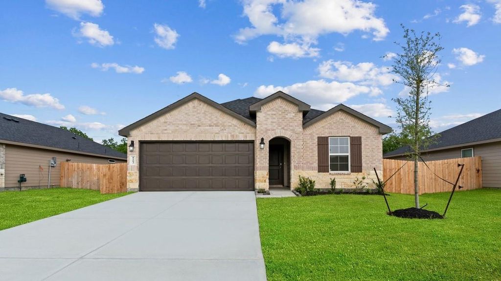 1013 Paddlefish Lane, Alvin, TX 77511