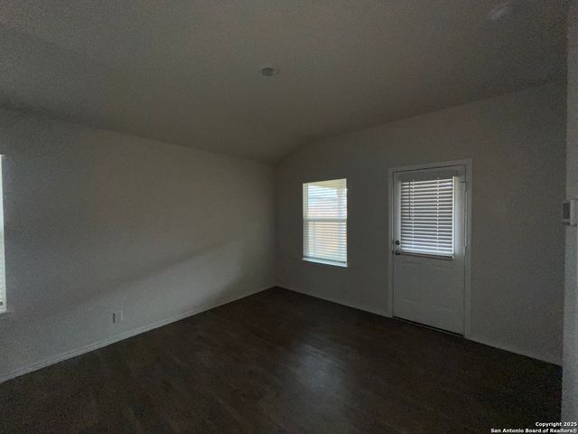 324 Middle Green Loop, Floresville, TX 78114