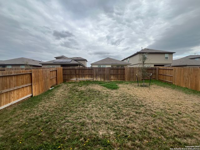 324 Middle Green Loop, Floresville, TX 78114