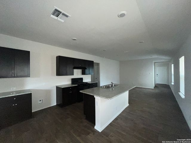 324 Middle Green Loop, Floresville, TX 78114