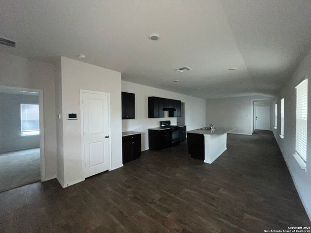 324 Middle Green Loop, Floresville, TX 78114