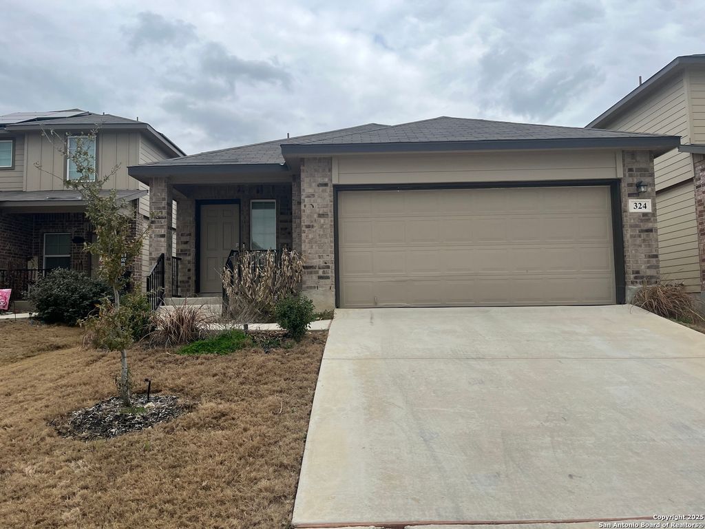 324 Middle Green Loop, Floresville, TX 78114