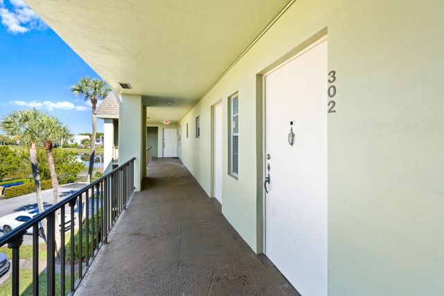 4500 Gefion Court 302, Lake Worth, FL 33467