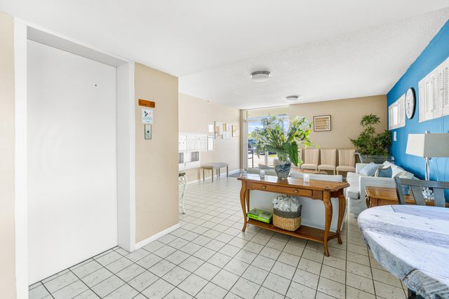 4500 Gefion Court 302, Lake Worth, FL 33467