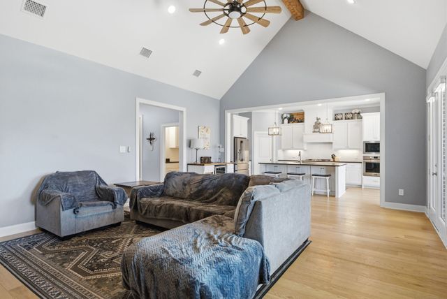 7271 Rolling Acres Place, Tyler, TX 75707