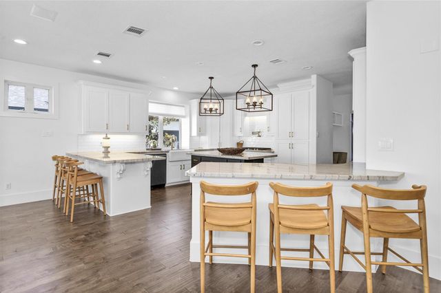 111 Edgewood Drive, Montgomery, TX 77356