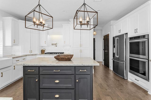 111 Edgewood Drive, Montgomery, TX 77356