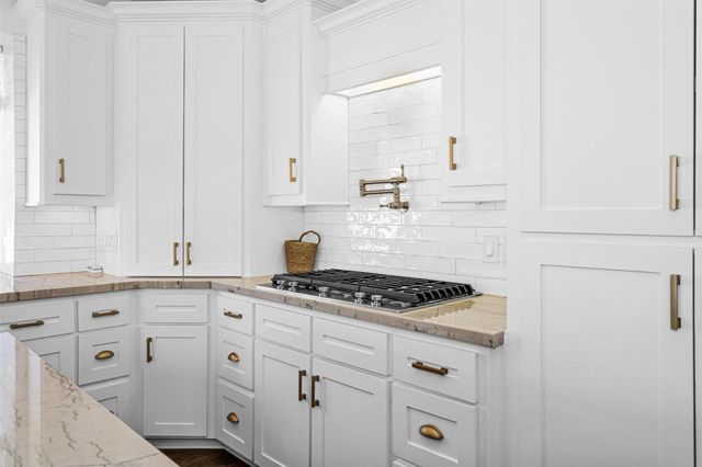 111 Edgewood Drive, Montgomery, TX 77356