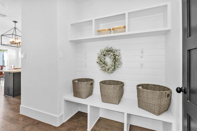 111 Edgewood Drive, Montgomery, TX 77356