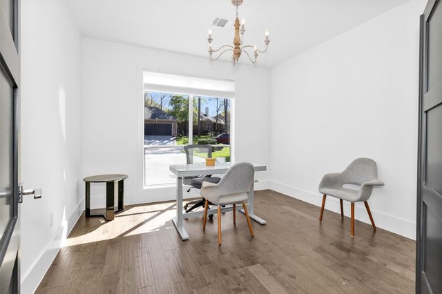 111 Edgewood Drive, Montgomery, TX 77356