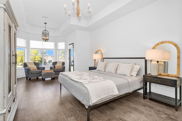 111 Edgewood Drive, Montgomery, TX 77356