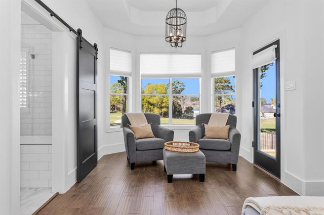 111 Edgewood Drive, Montgomery, TX 77356