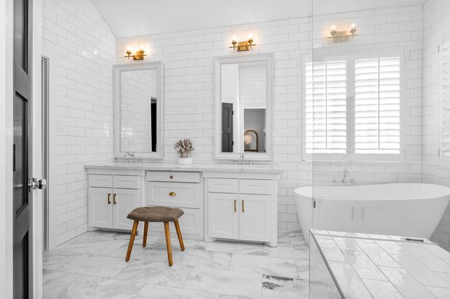 111 Edgewood Drive, Montgomery, TX 77356