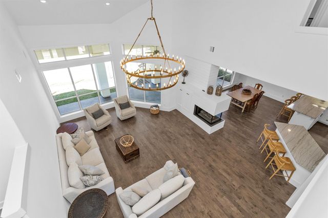 111 Edgewood Drive, Montgomery, TX 77356