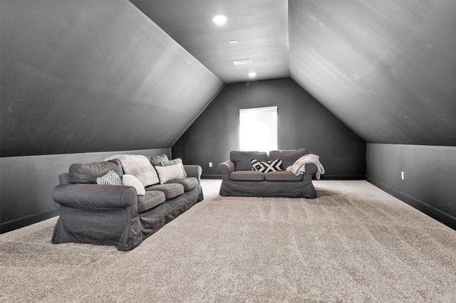 111 Edgewood Drive, Montgomery, TX 77356