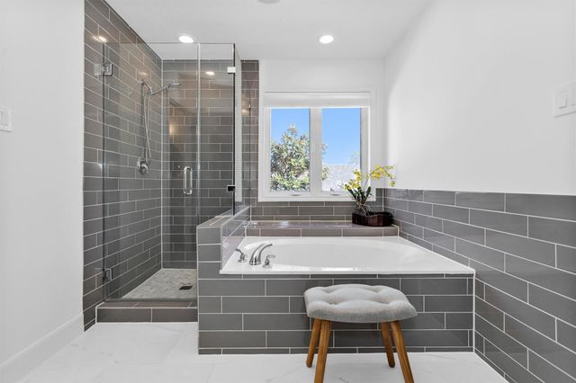 111 Edgewood Drive, Montgomery, TX 77356