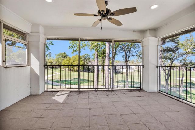 111 Edgewood Drive, Montgomery, TX 77356