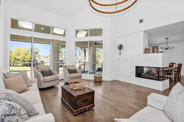 111 Edgewood Drive, Montgomery, TX 77356