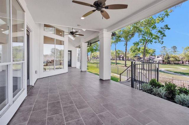 111 Edgewood Drive, Montgomery, TX 77356