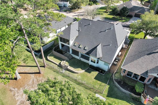 111 Edgewood Drive, Montgomery, TX 77356