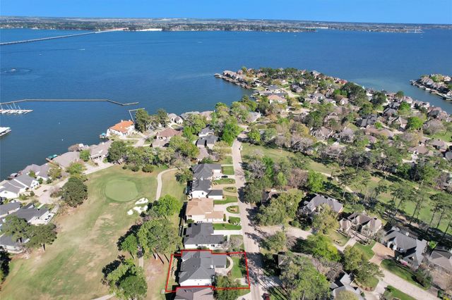 111 Edgewood Drive, Montgomery, TX 77356