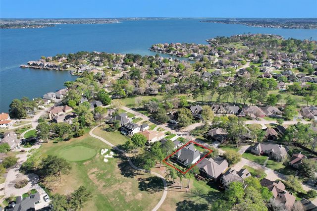 111 Edgewood Drive, Montgomery, TX 77356