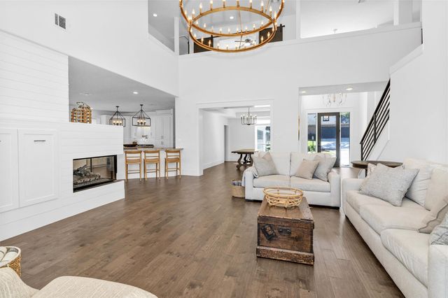 111 Edgewood Drive, Montgomery, TX 77356