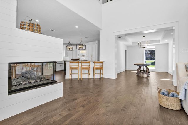 111 Edgewood Drive, Montgomery, TX 77356