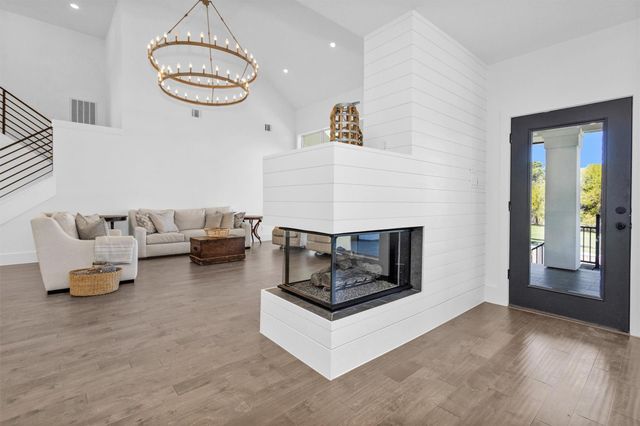 111 Edgewood Drive, Montgomery, TX 77356