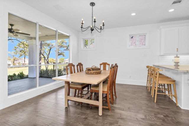 111 Edgewood Drive, Montgomery, TX 77356