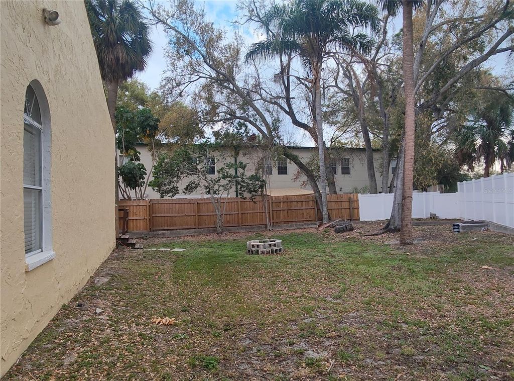 Image 2 of property listing at 2512 W TEXAS AVENUE C, Tampa, FL 33629