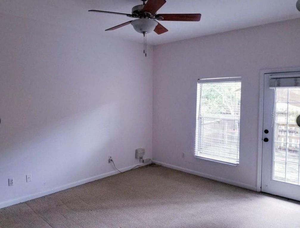 Image 13 of property listing at 2512 W TEXAS AVENUE C, Tampa, FL 33629