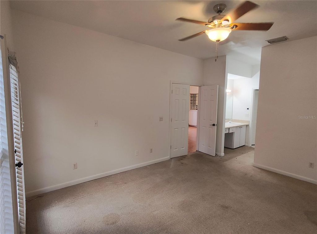 Image 14 of property listing at 2512 W TEXAS AVENUE C, Tampa, FL 33629