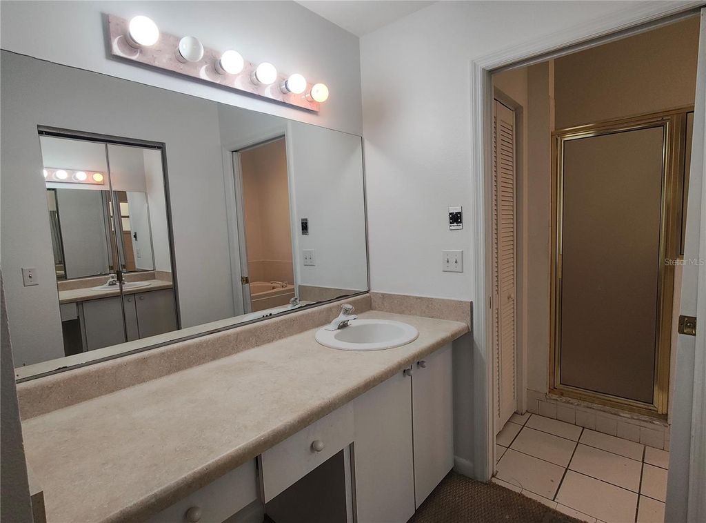 Image 17 of property listing at 2512 W TEXAS AVENUE C, Tampa, FL 33629