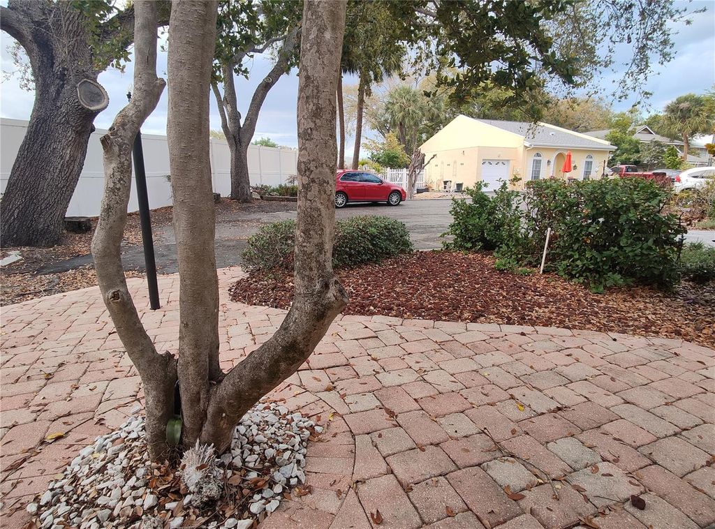 Image 32 of property listing at 2512 W TEXAS AVENUE C, Tampa, FL 33629