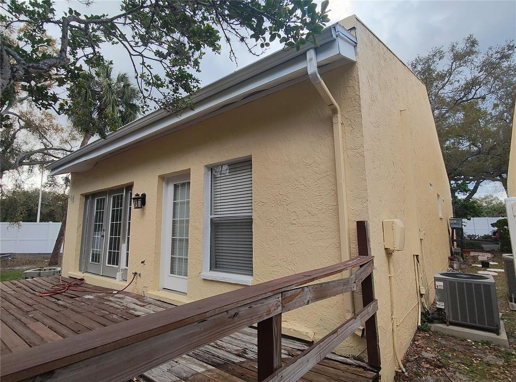 Image 37 of property listing at 2512 W TEXAS AVENUE C, Tampa, FL 33629